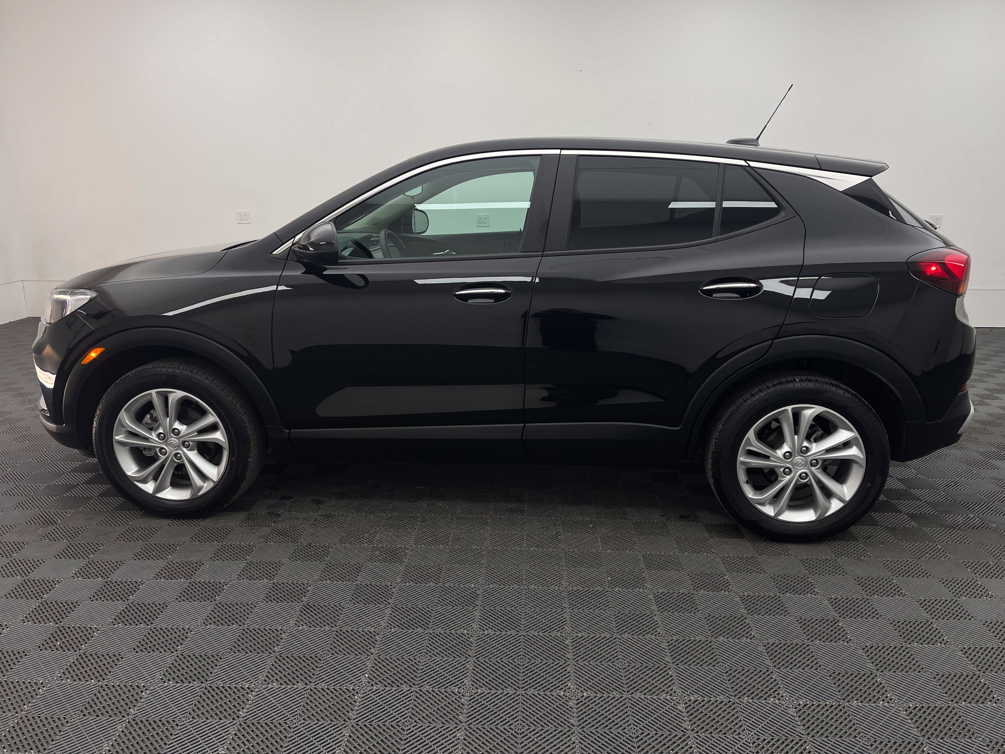 Used 2023 Buick Encore GX Preferred w/ Cold Weather Comfort Package AWD/4WD image 10