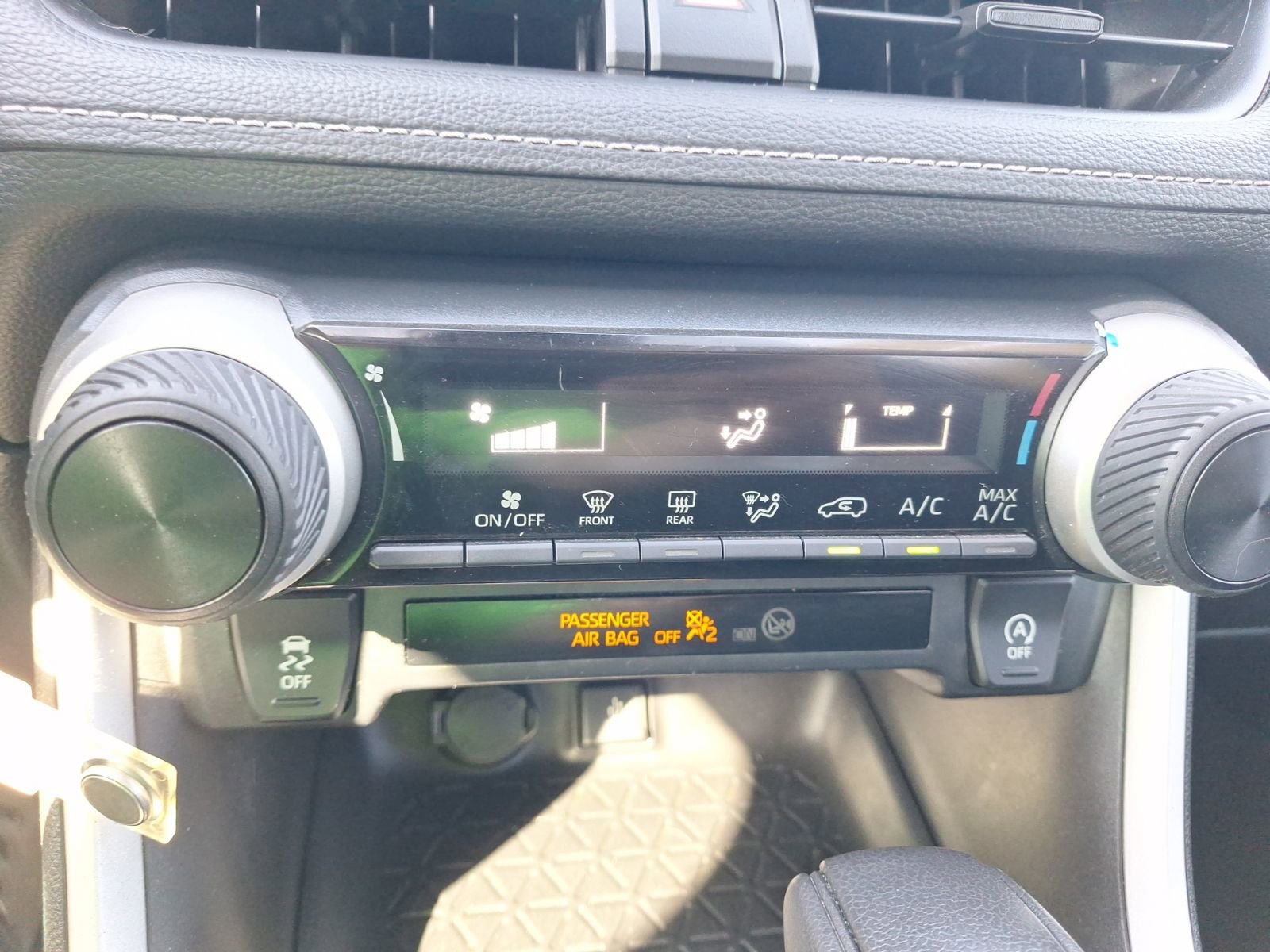 Used 2020 Toyota RAV4 LE image 27