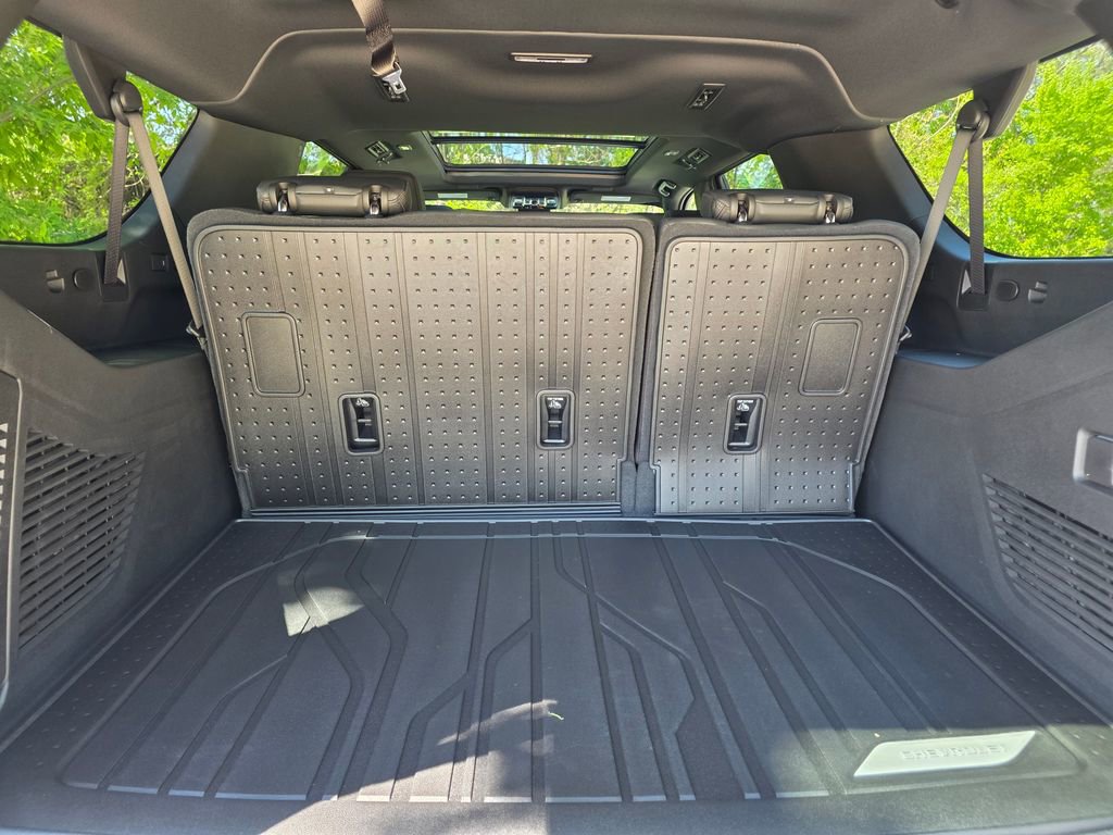 New 2026 Chevrolet Suburban High Country image 7