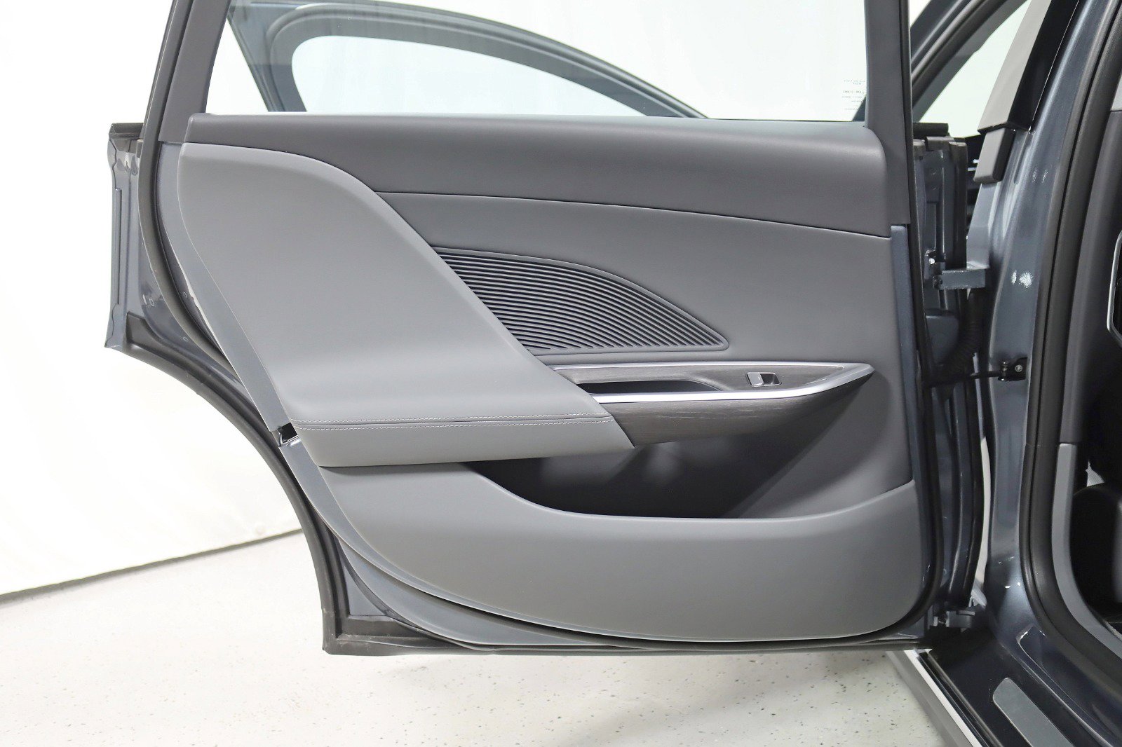 Used 2025 Lucid Air Pure image 38