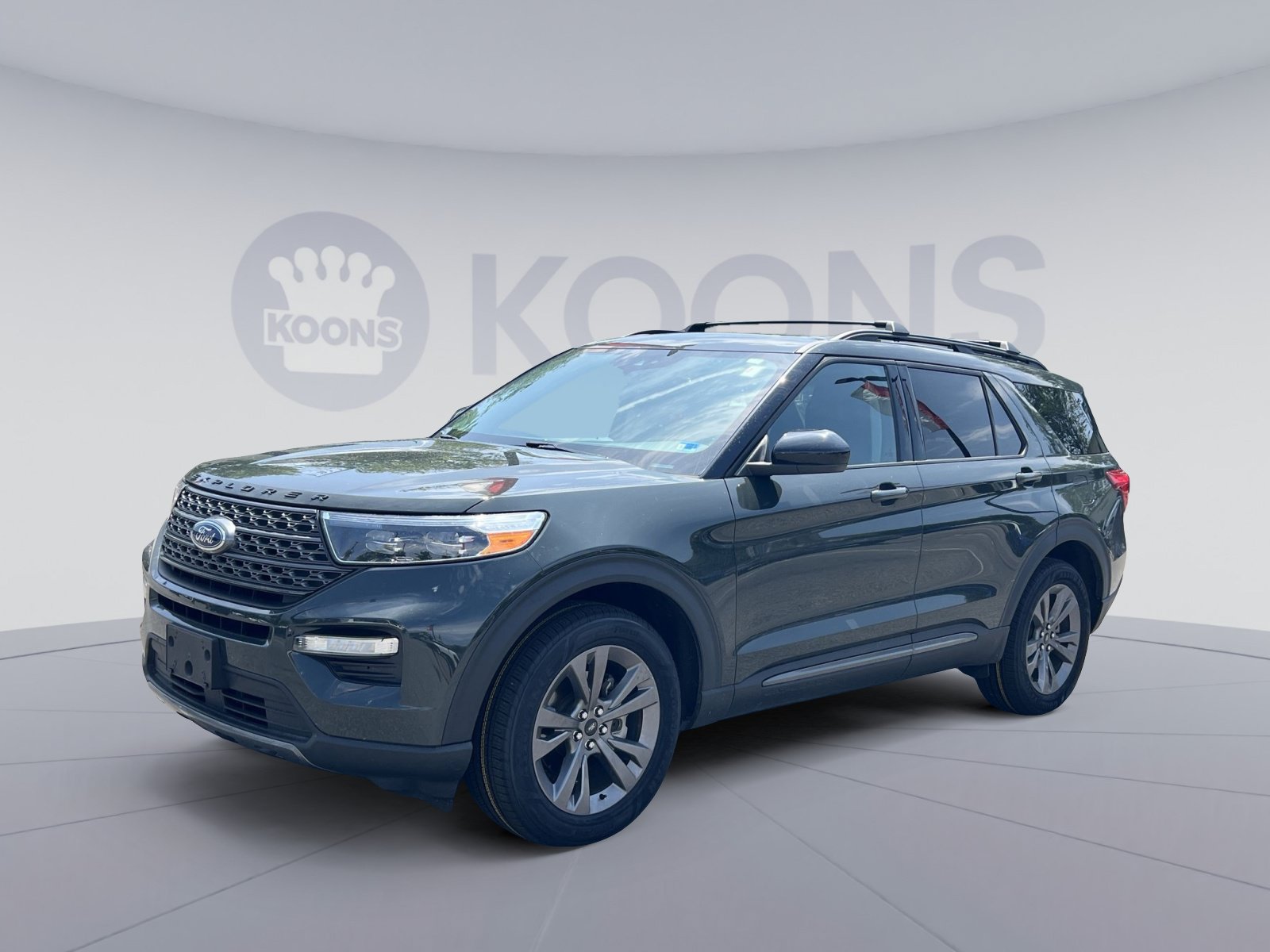 Used 2024 Ford Explorer XLT w/ Equipment Group 202A AWD/4WD image 5