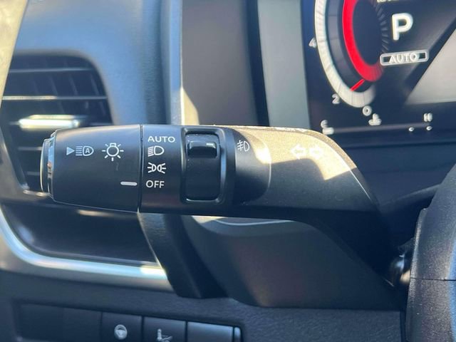 Used 2022 Nissan Rogue Platinum w/ Head-Up Display Package image 24