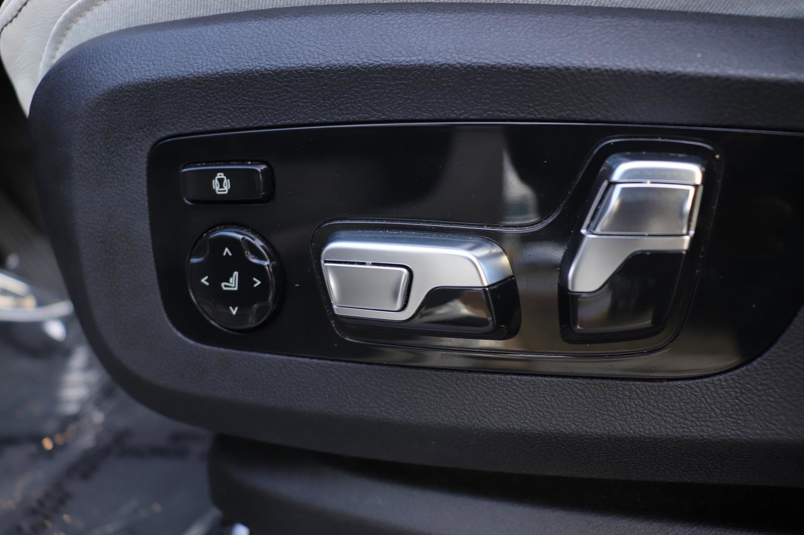 Certified 2024 BMW X5 xDrive40i w/ Premium Package image 27