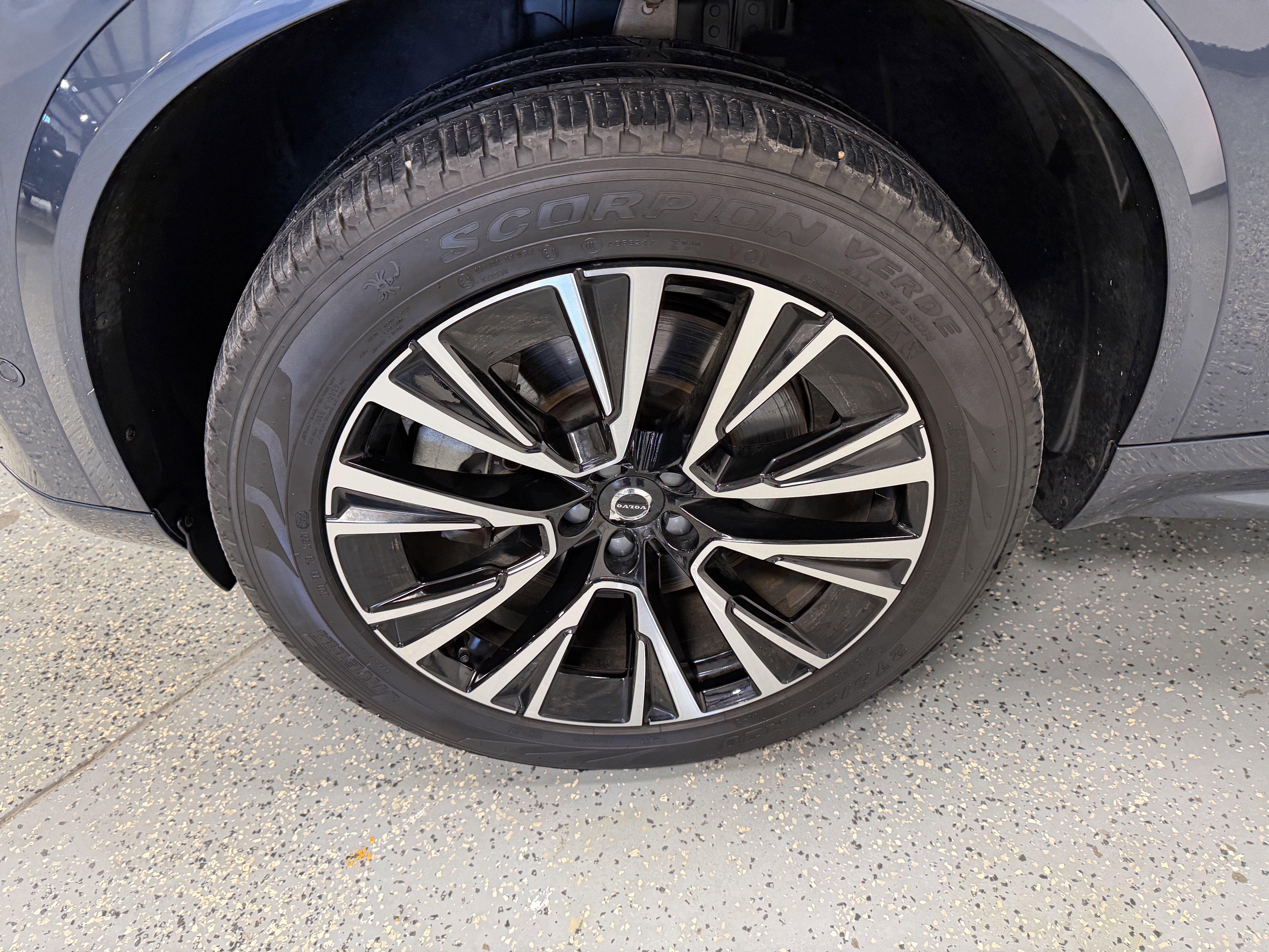 Used 2024 Volvo XC90 T8 Plus w/ Protection Package image 30