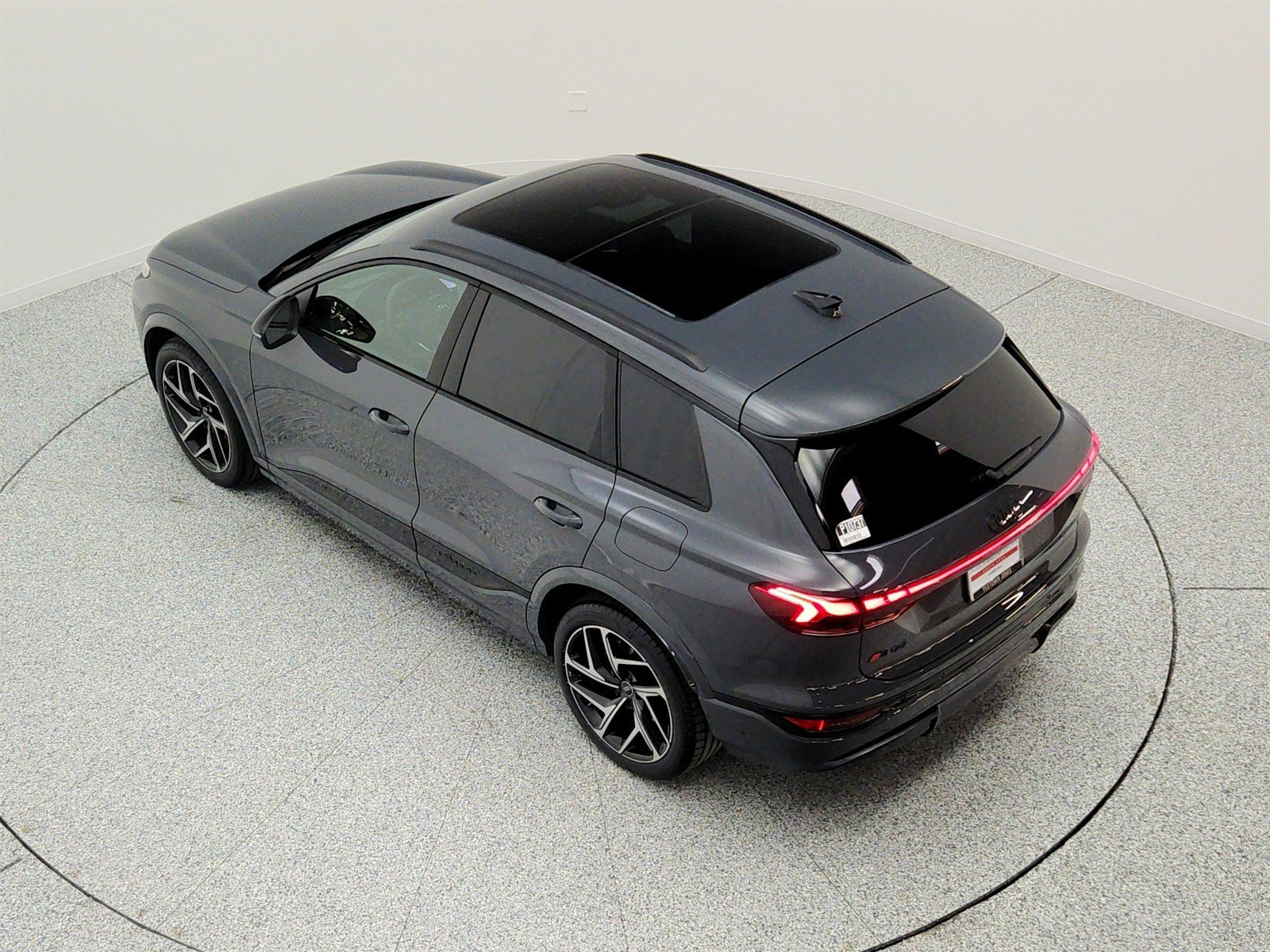 Used 2025 Audi SQ6 e-tron Premium Plus w/ Premium Plus AWD/4WD image 28