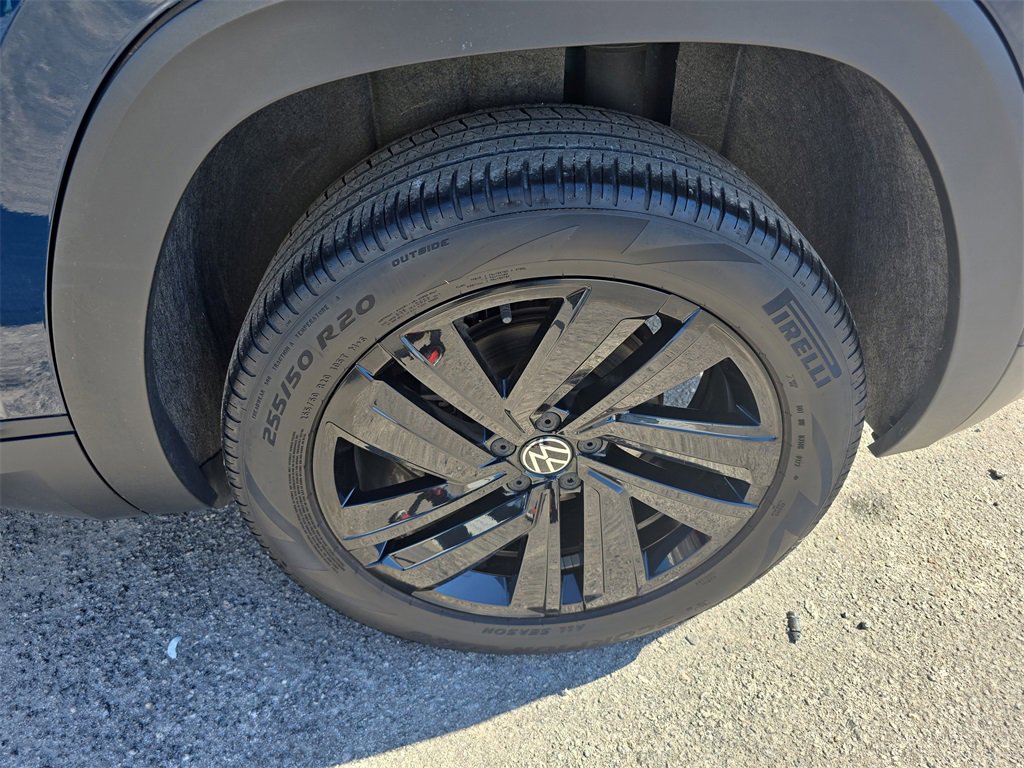 Used 2023 Volkswagen Atlas Cross Sport SE w/ Black Wheel Package image 29