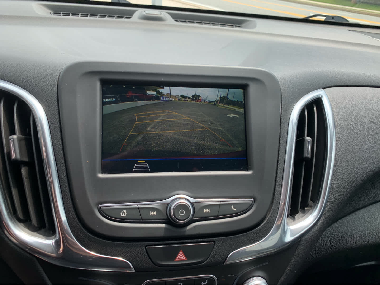 Used 2019 Chevrolet Equinox LT FWD image 17
