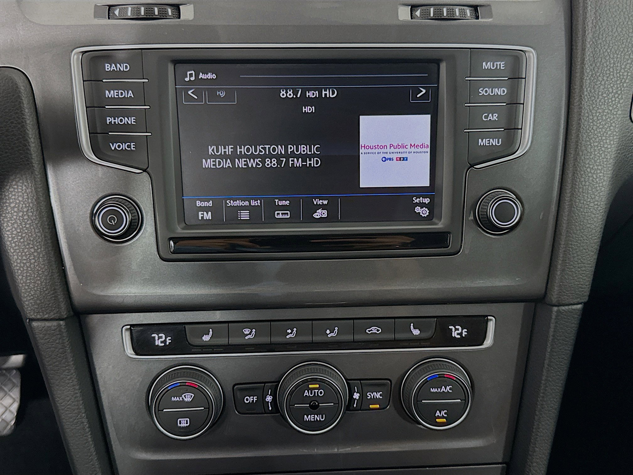 Used 2016 Volkswagen e-Golf SE w/ DC Fast Charging Package image 15