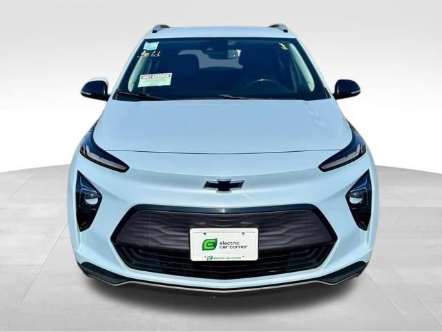 Used 2022 Chevrolet Bolt EUV LT w/ Convenience Package FWD image 2