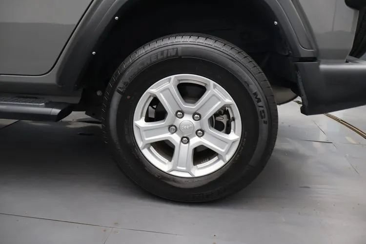Used 2022 Jeep Wrangler Unlimited Sport AWD/4WD image 32