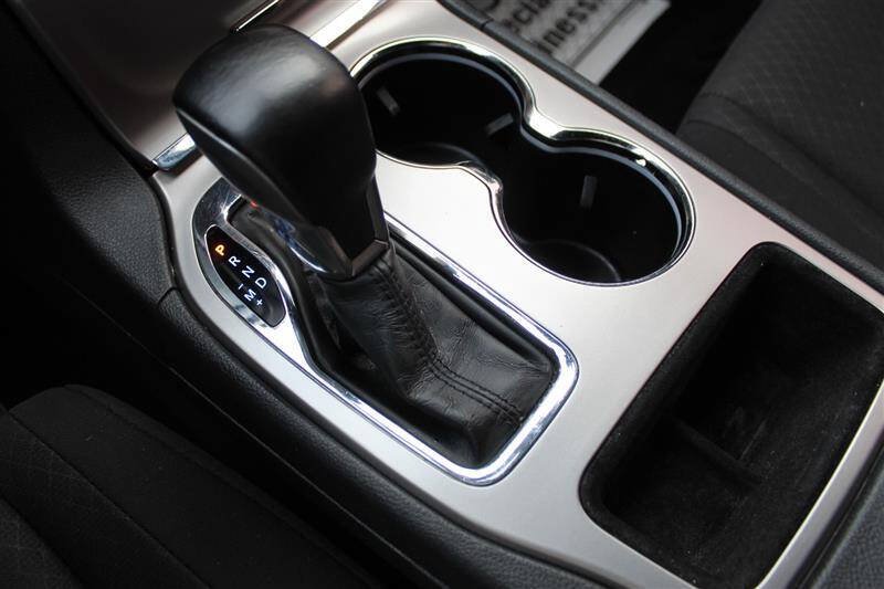 Used 2021 Jeep Grand Cherokee Laredo AWD/4WD image 19
