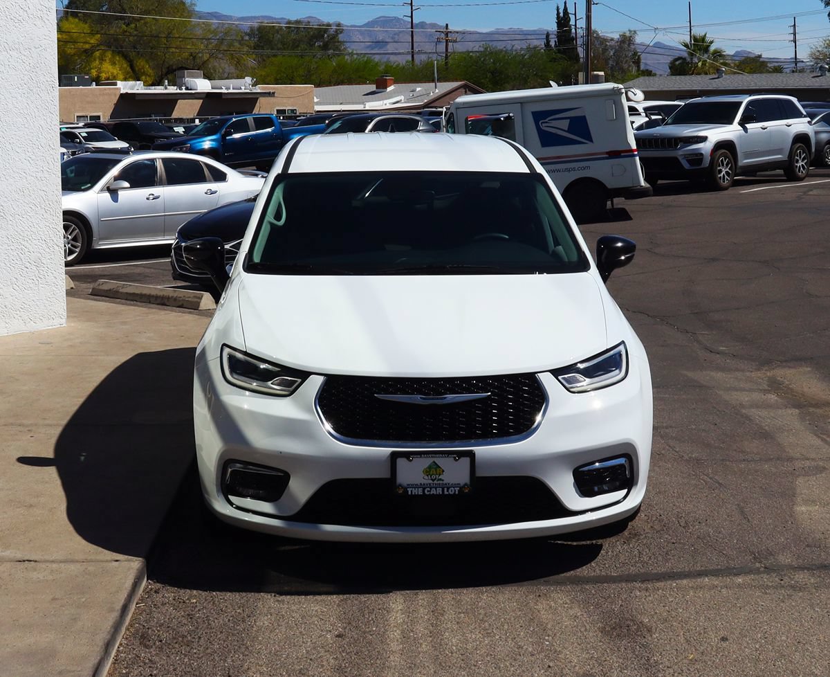 Used 2024 Chrysler Pacifica Touring-L FWD image 15