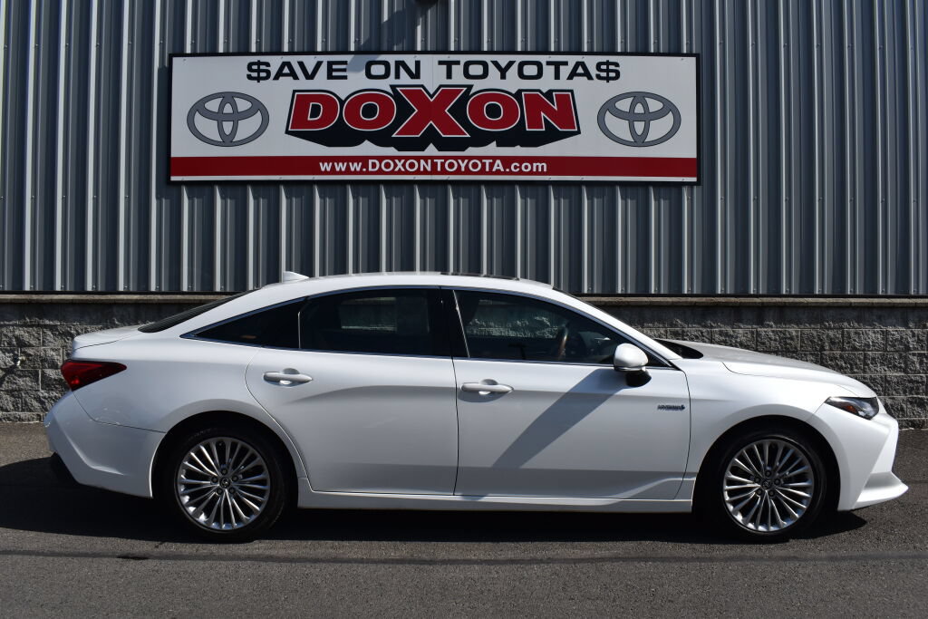 Certified 2019 Toyota Avalon Limited w/ Advanced Safety Package FWD image 8