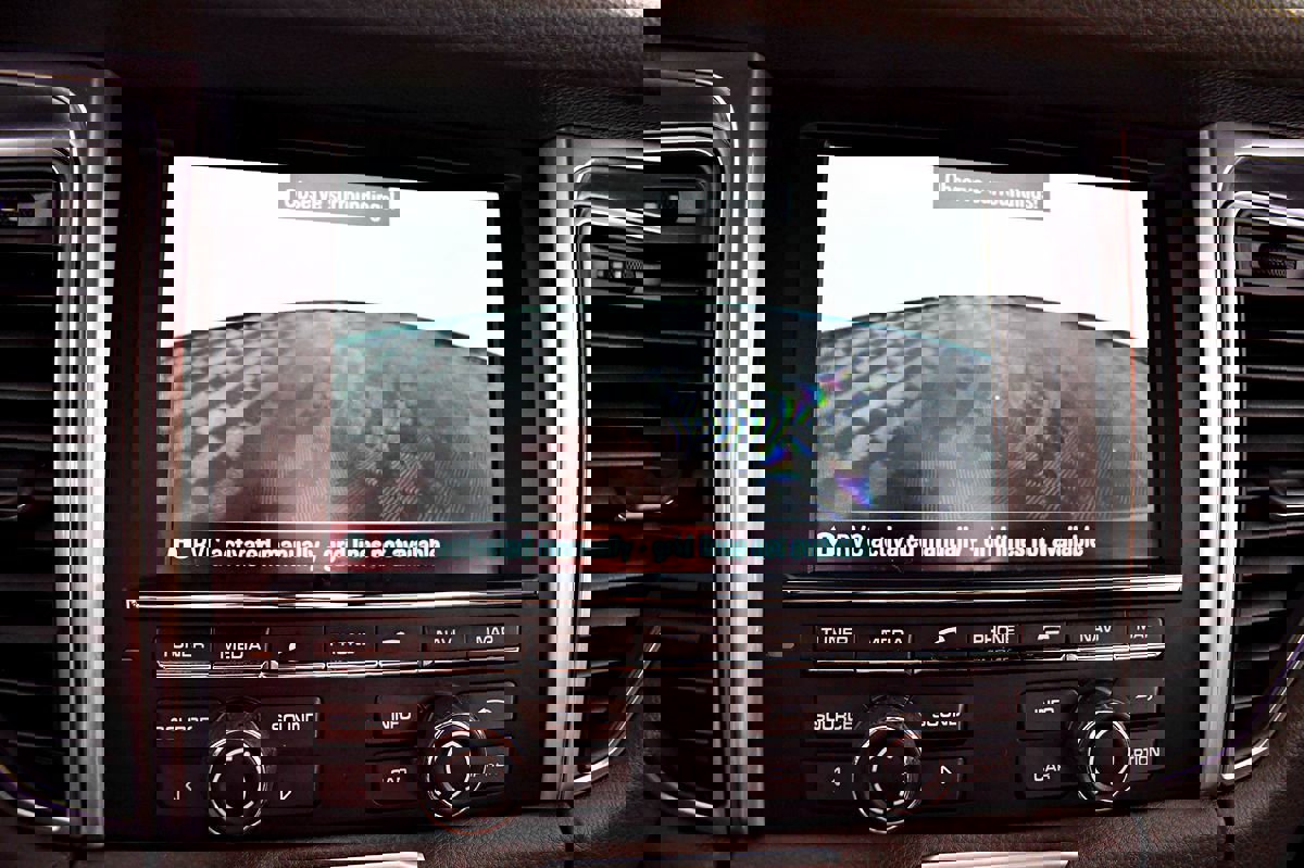 Used 2016 Porsche Macan S image 32