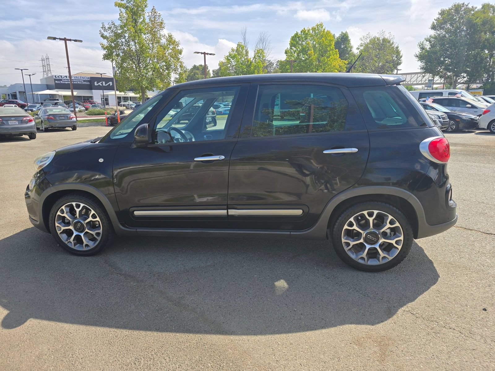 Used 2014 FIAT 500L Trekking w/ Popular Equipment Group FWD image 8