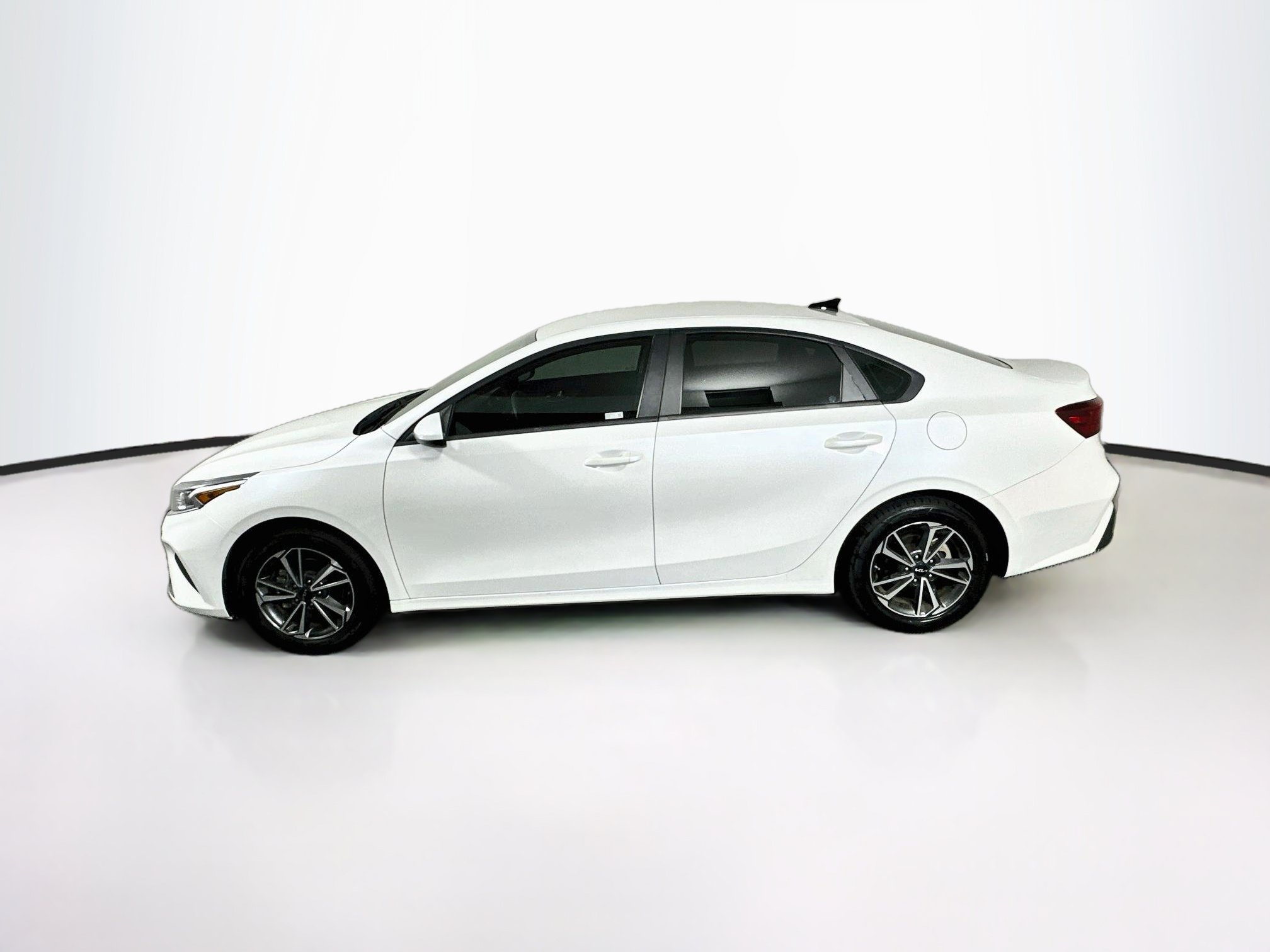 Used 2022 Kia Forte LXS FWD image 4
