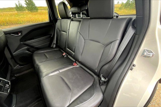 Used 2025 Subaru Forester Limited image 22
