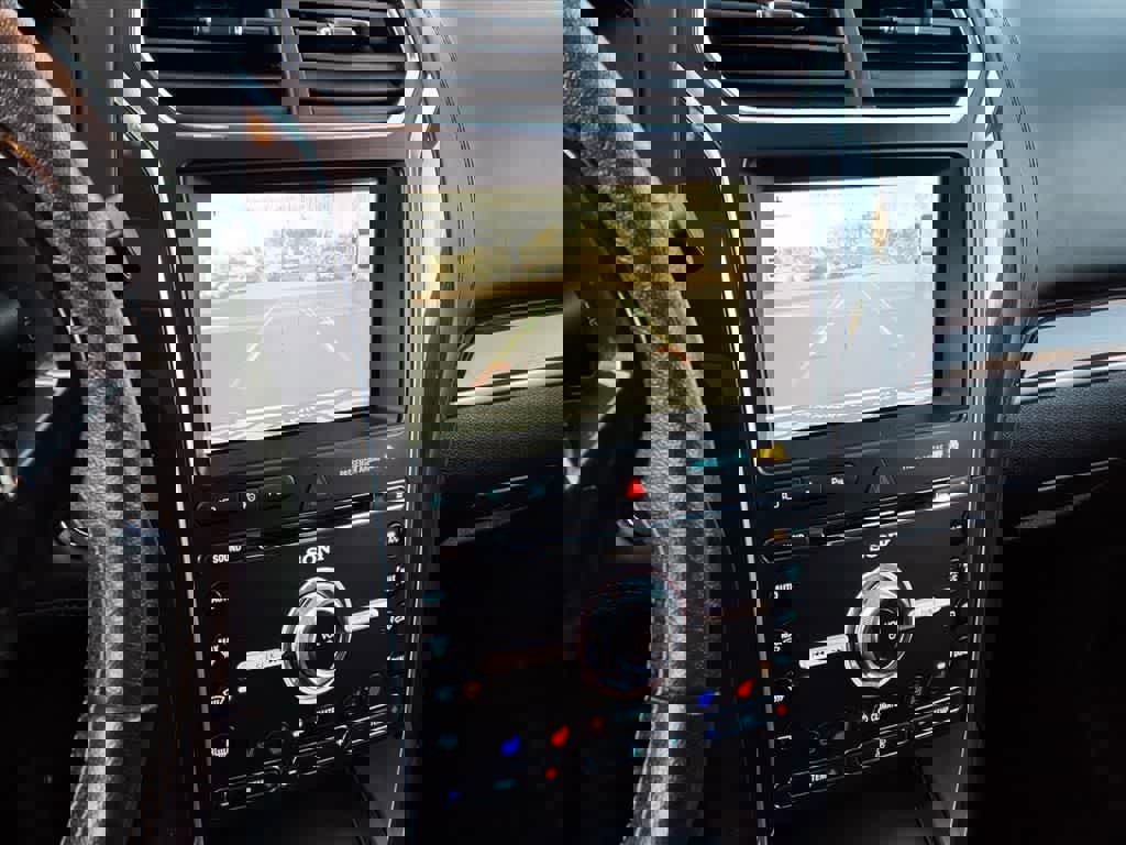 Used 2018 Ford Explorer Platinum image 22