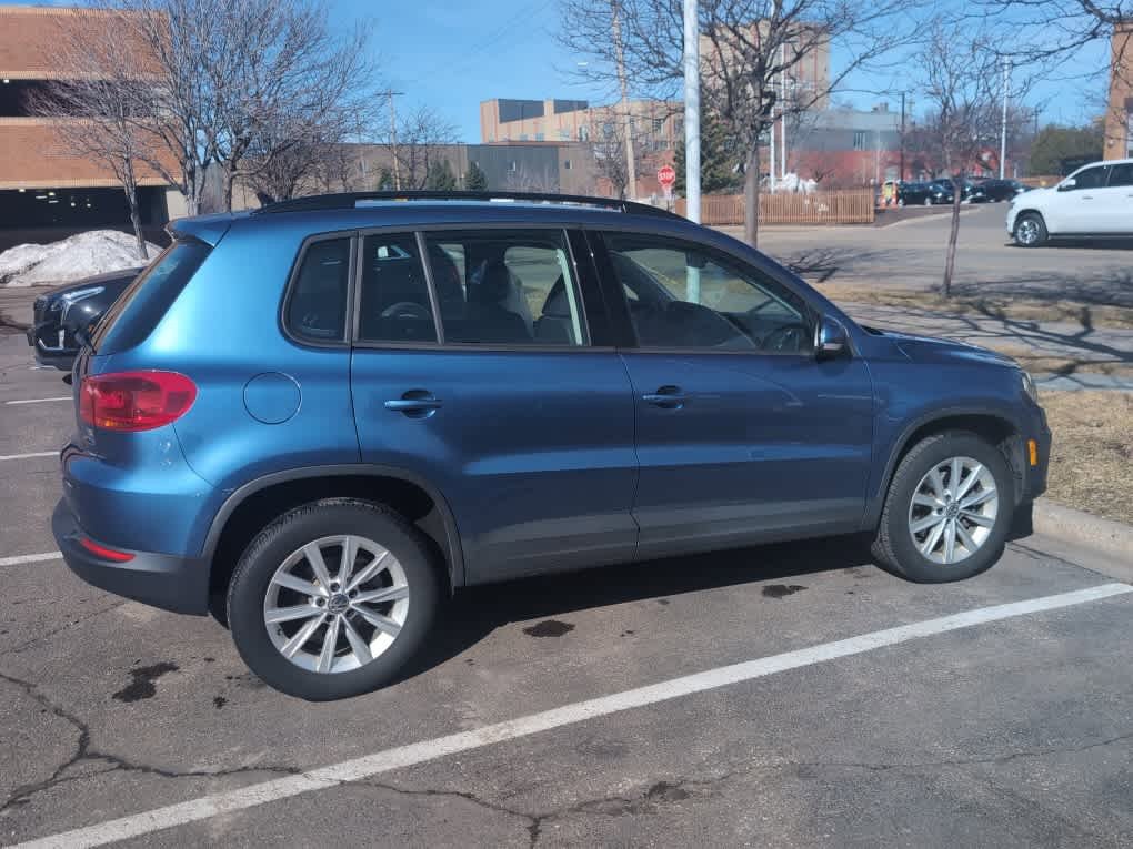 Used 2018 Volkswagen Tiguan Limited w/ Premium Package image 3