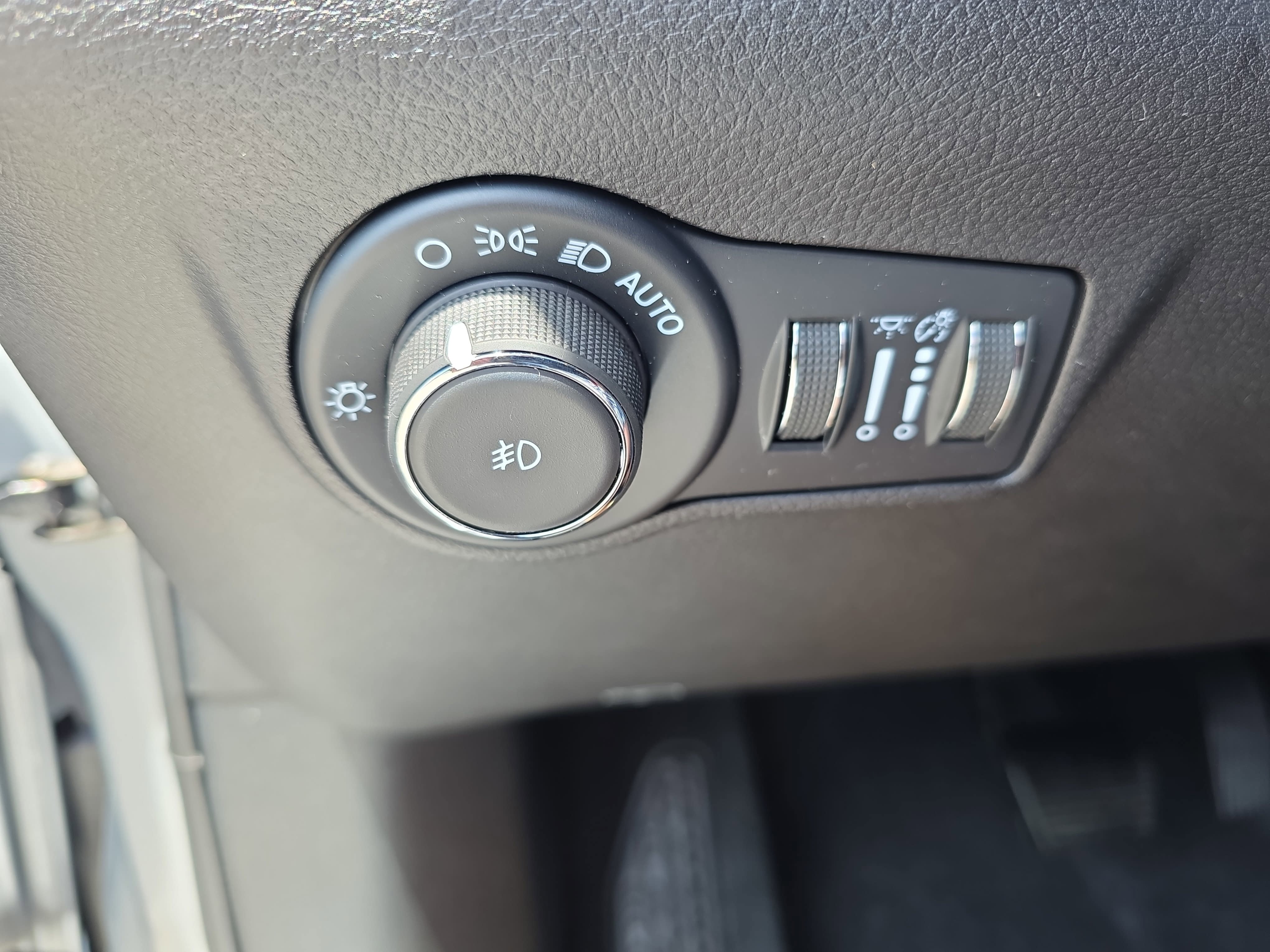 Used 2025 Jeep Compass Limited w/ Elite Group AWD/4WD image 25