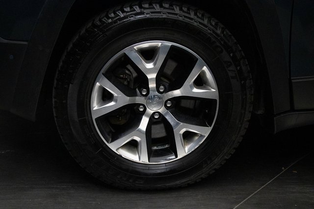 Used 2016 Jeep Cherokee Trailhawk w/ Comfort/Convenience Group image 8