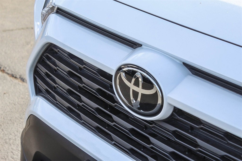 Used 2023 Toyota RAV4 XLE Premium image 9
