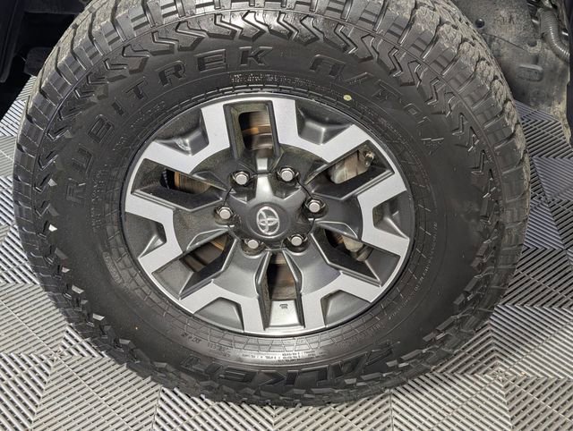 Used 2021 Toyota Tacoma TRD Off-Road w/ Technology Package image 8