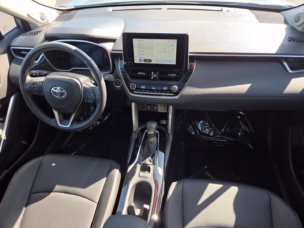 Used 2023 Toyota Corolla Cross XLE w/ Convenience Package FWD image 32