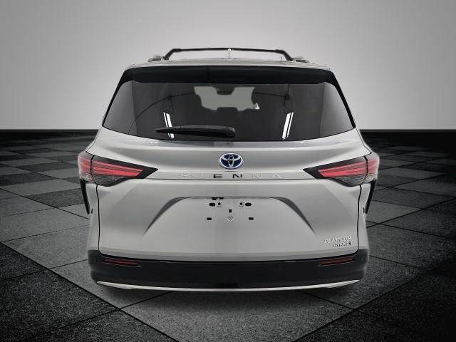 Certified 2022 Toyota Sienna Platinum FWD image 5
