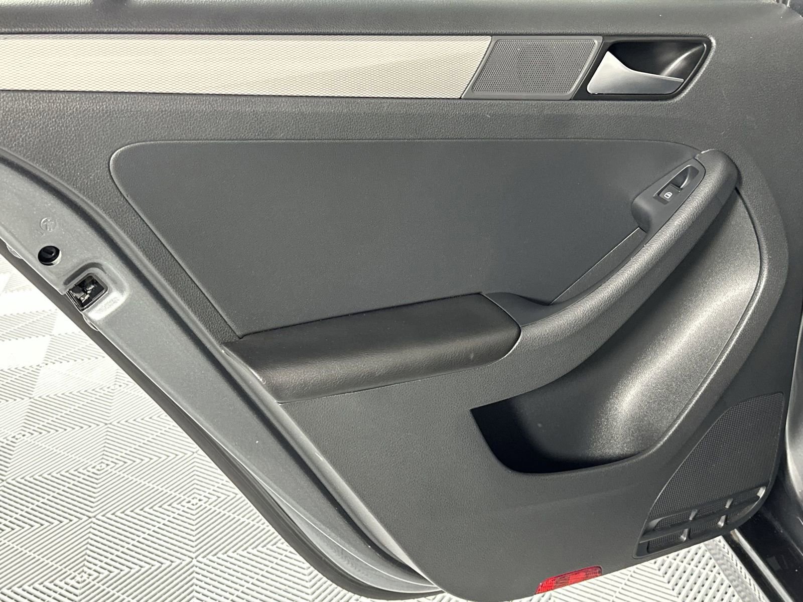 Used 2017 Volkswagen Jetta S image 30