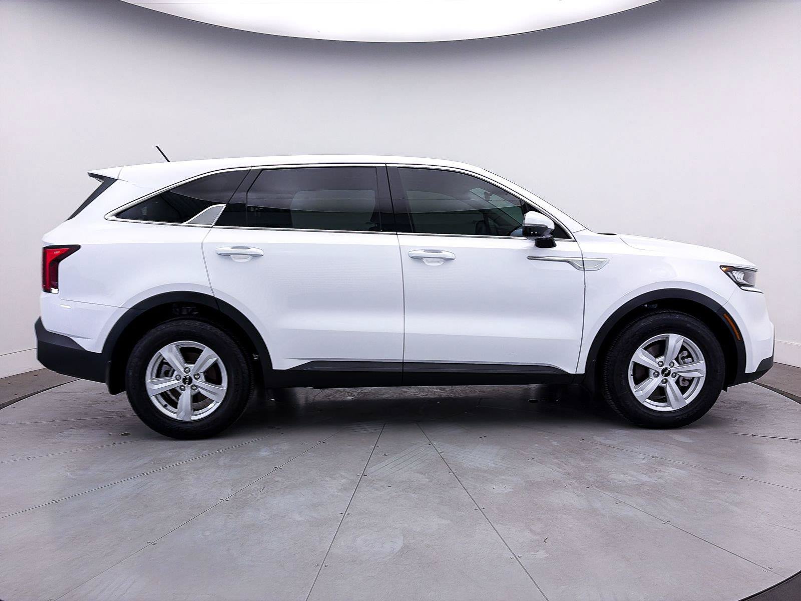 Used 2023 Kia Sorento LX FWD image 38