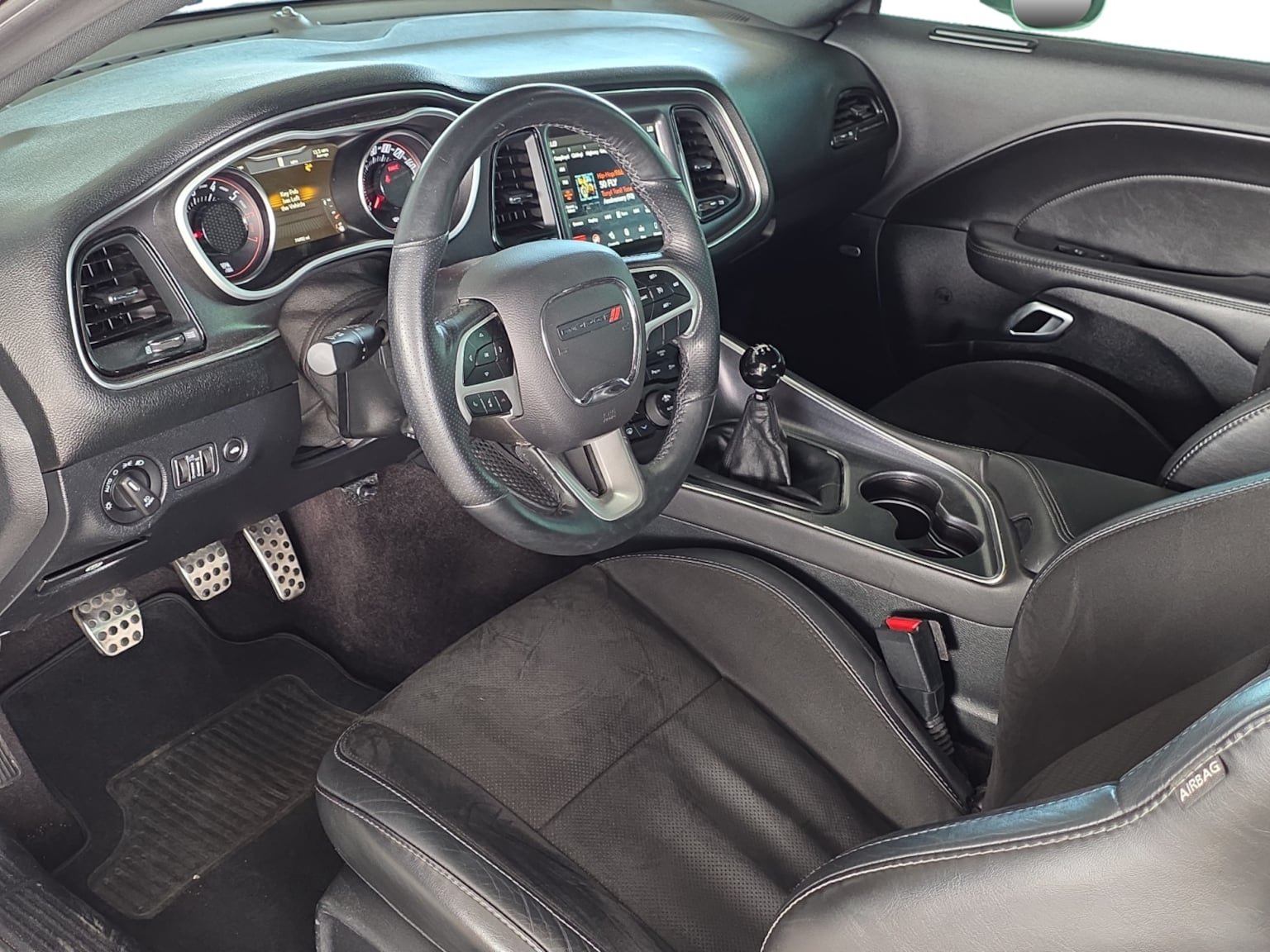 Used 2018 Dodge Challenger R/T Scat Pack w/ Leather Interior Group RWD image 13