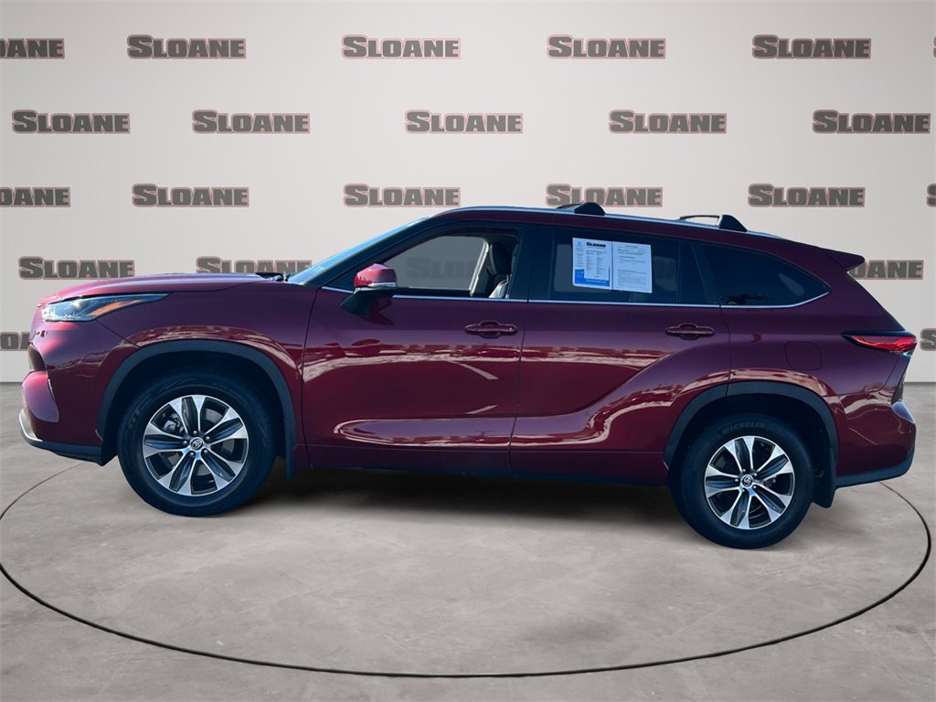 Used 2023 Toyota Highlander XLE image 2
