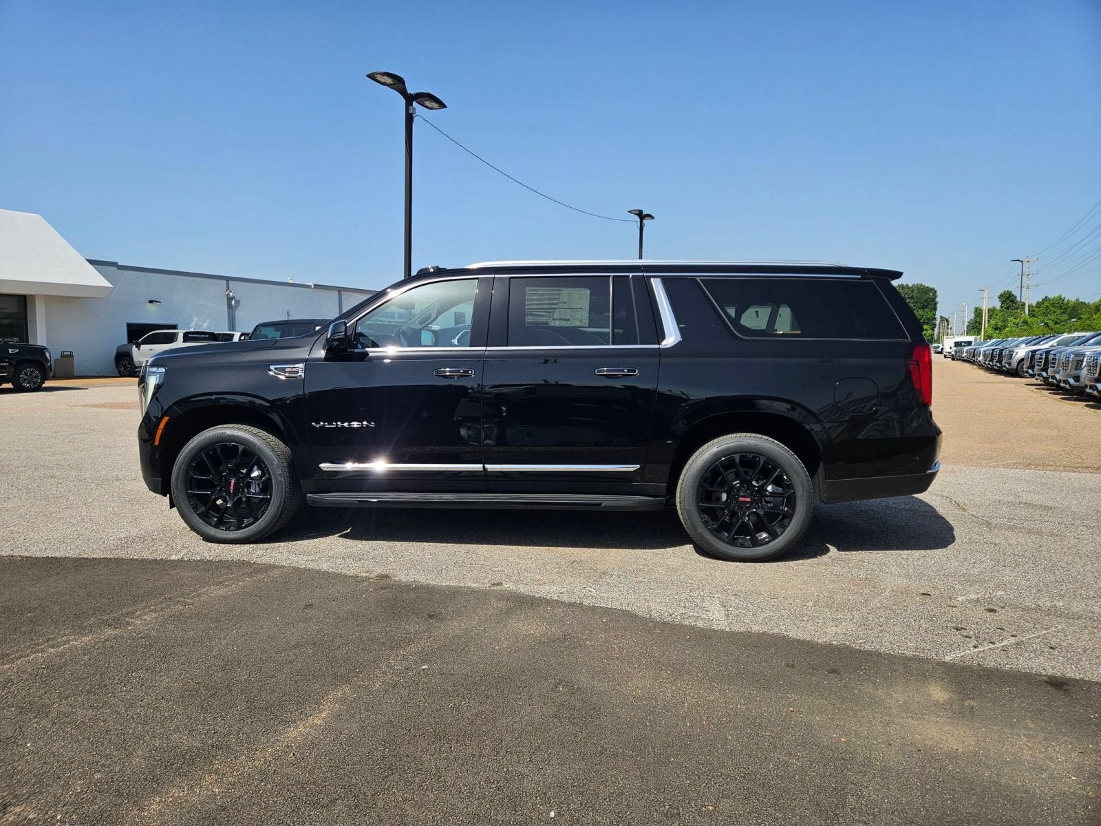 New 2026 GMC Yukon XL Elevation AWD/4WD image 2