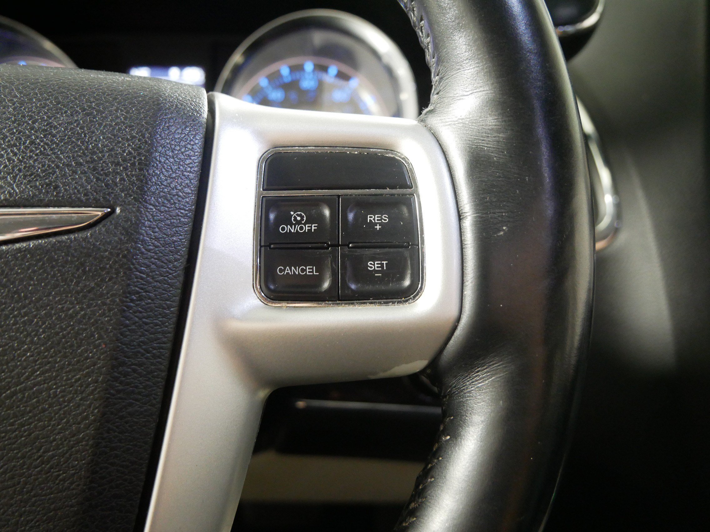 Used 2015 Chrysler Town & Country Touring-L w/ Driver Convenience Group FWD image 28