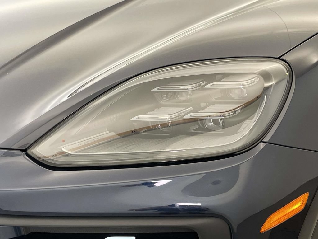 Certified 2024 Porsche Cayenne AWD/4WD image 15