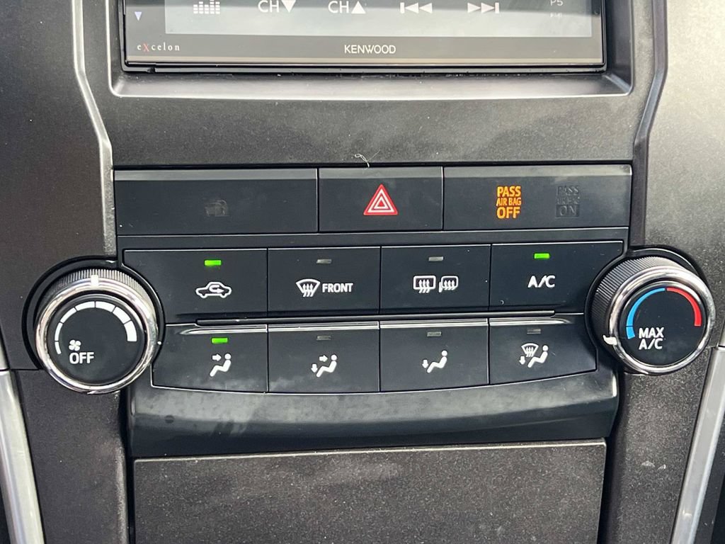 Used 2016 Toyota Camry SE FWD image 39