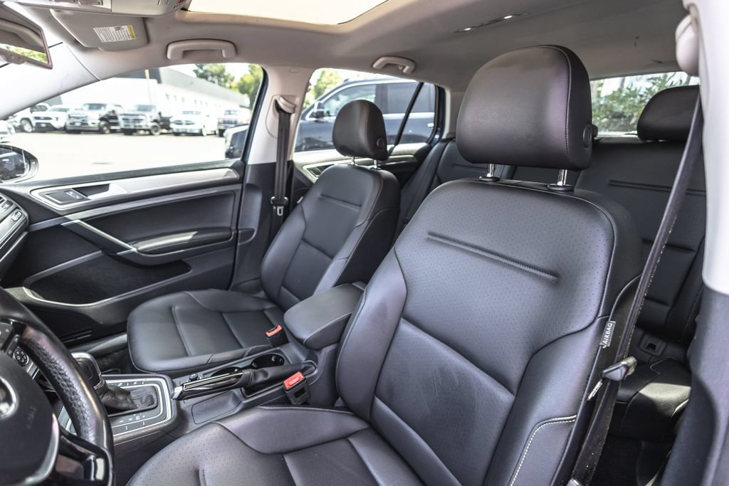 Used 2016 Volkswagen Golf SE w/ Lighting Package FWD image 18