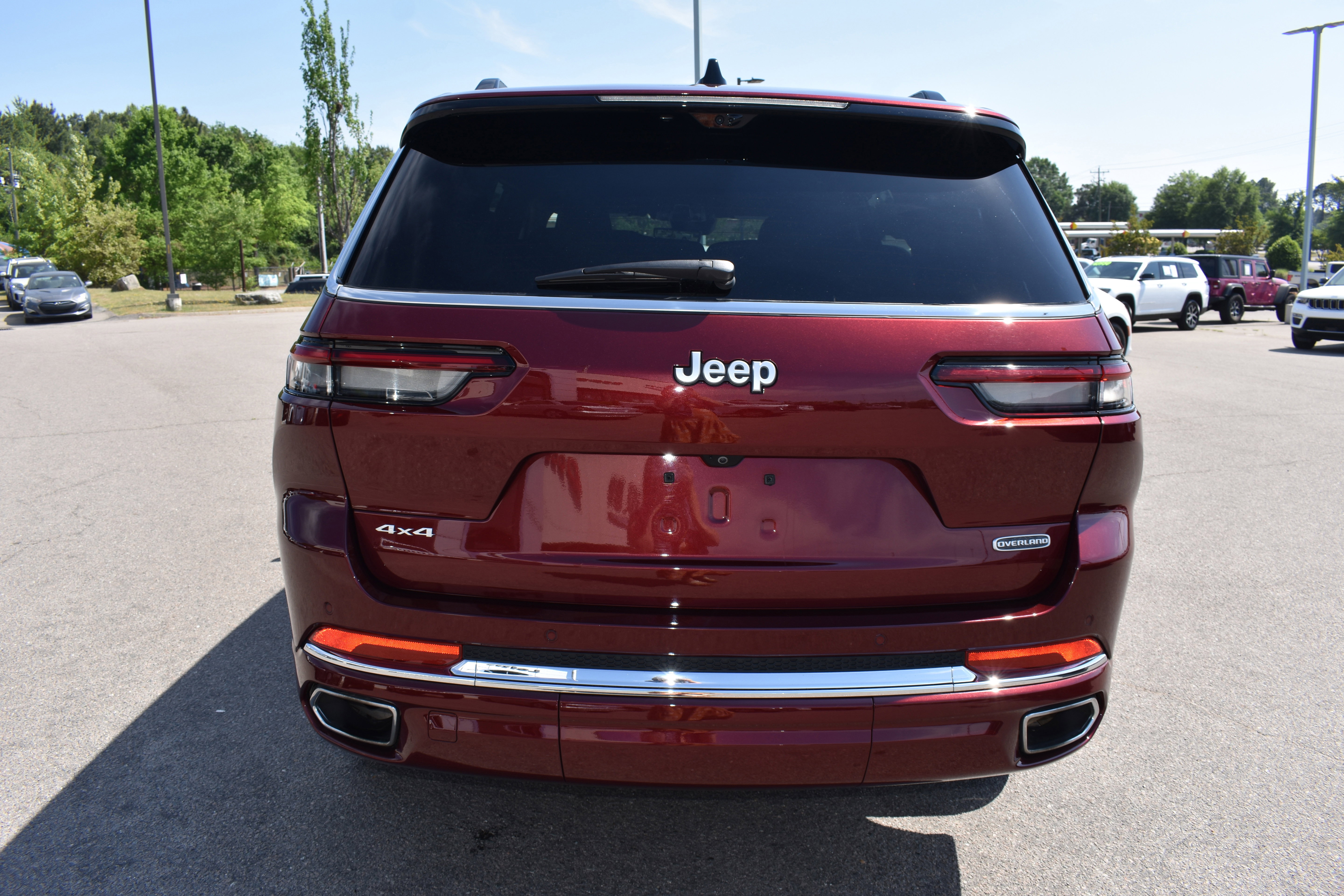 Used 2025 Jeep Grand Cherokee L Overland w/ Advanced Protech Group III AWD/4WD image 8
