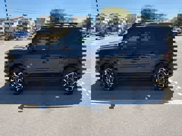 Used 2023 Ford Bronco Sport Outer Banks w/ Tech Package image 2