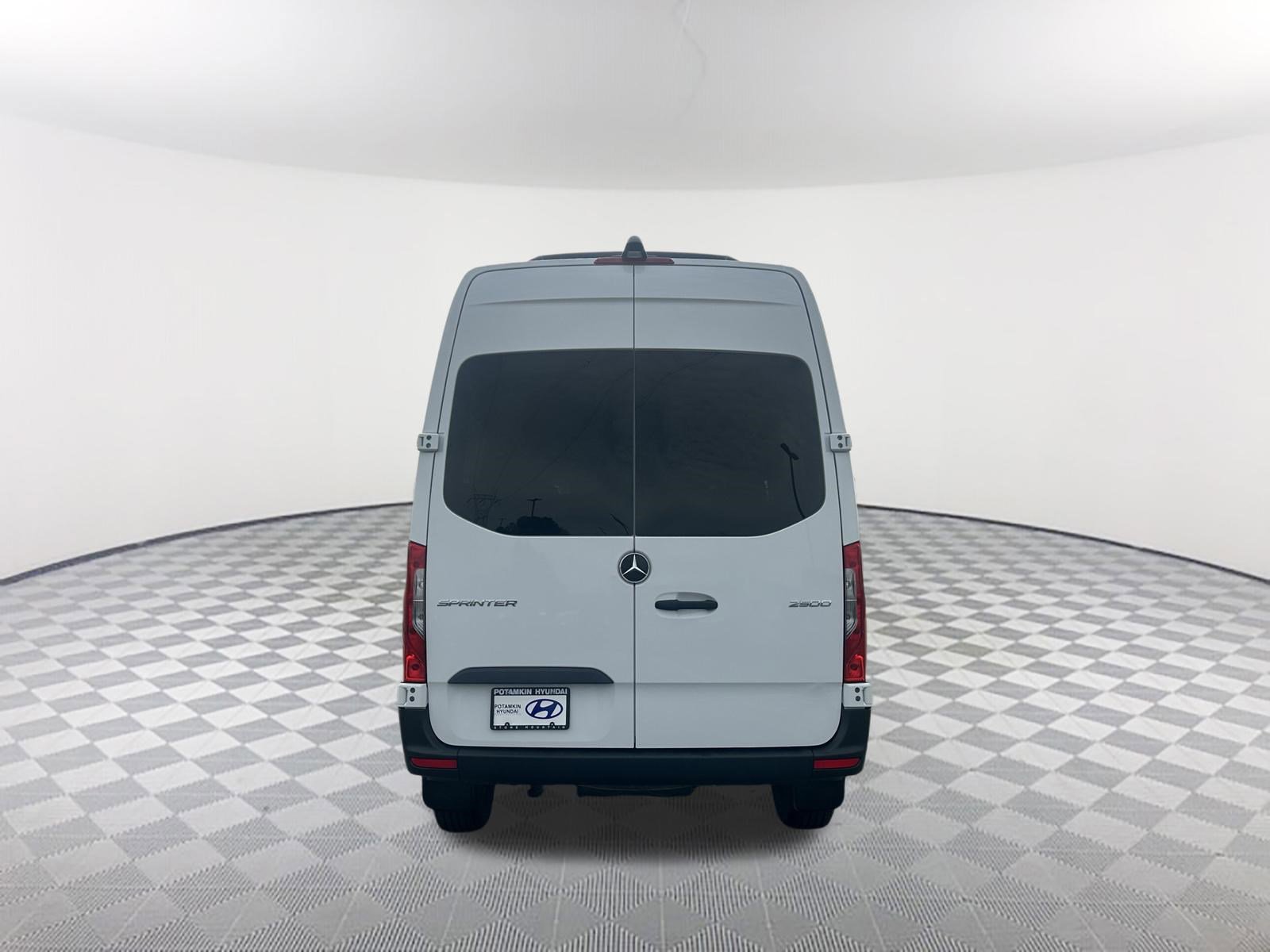 Used 2024 Mercedes-Benz Sprinter 2500 image 8