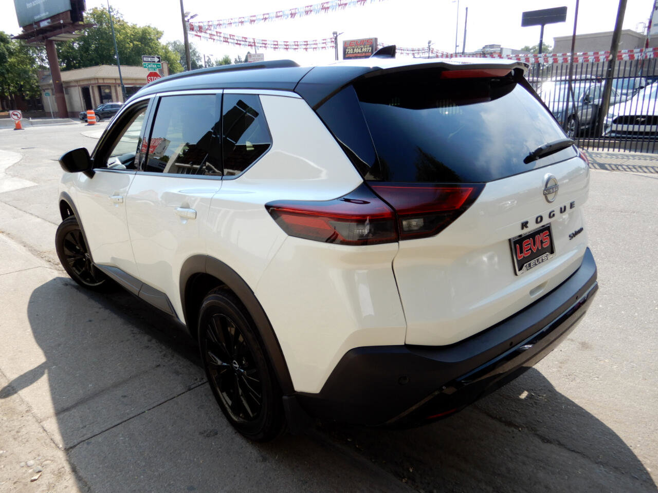 Used 2023 Nissan Rogue SV w/ SV Premium B Package image 7