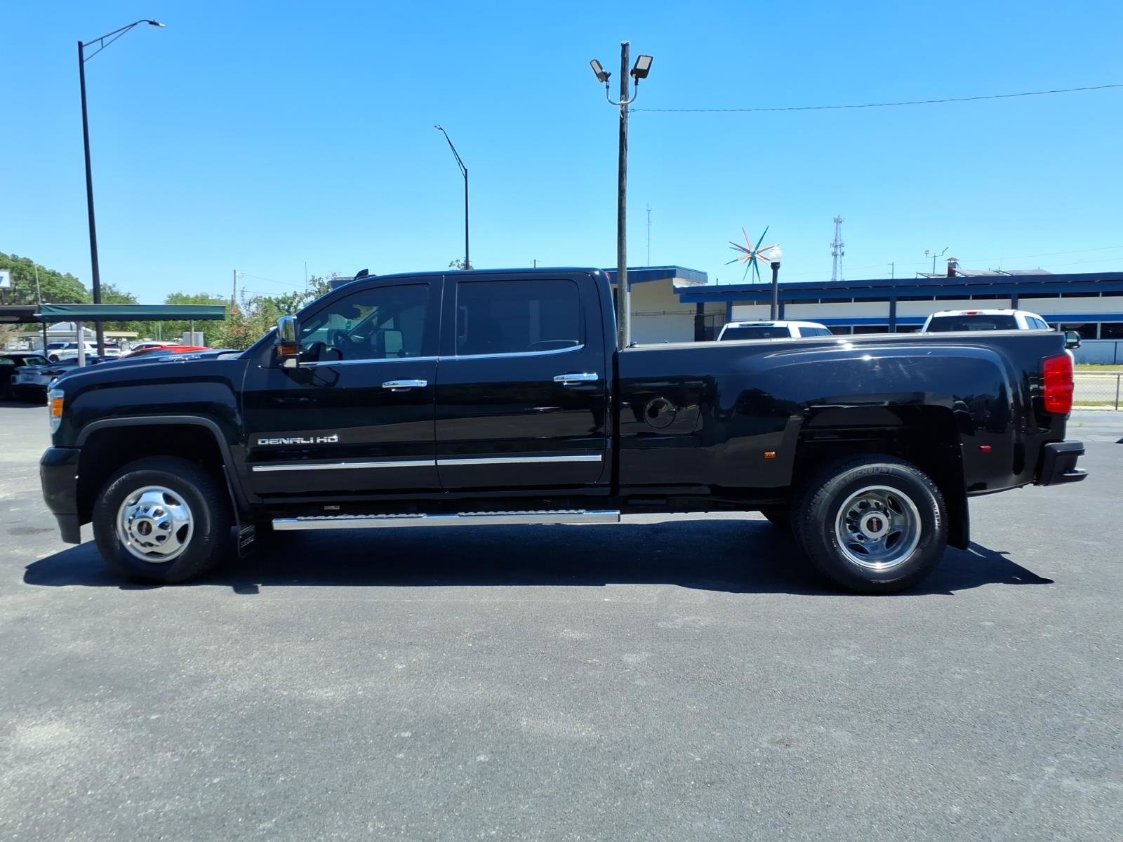 Used 2017 GMC Sierra 3500 Denali w/ Duramax Plus Package AWD/4WD image 8