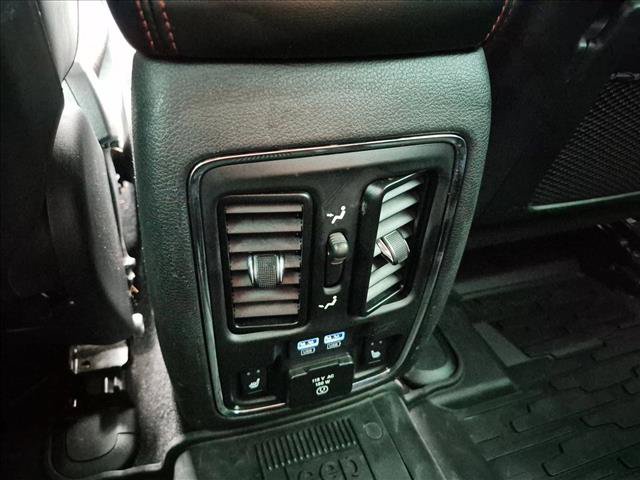 Used 2019 Jeep Grand Cherokee Trailhawk w/ Trailhawk Luxury Group AWD/4WD image 18
