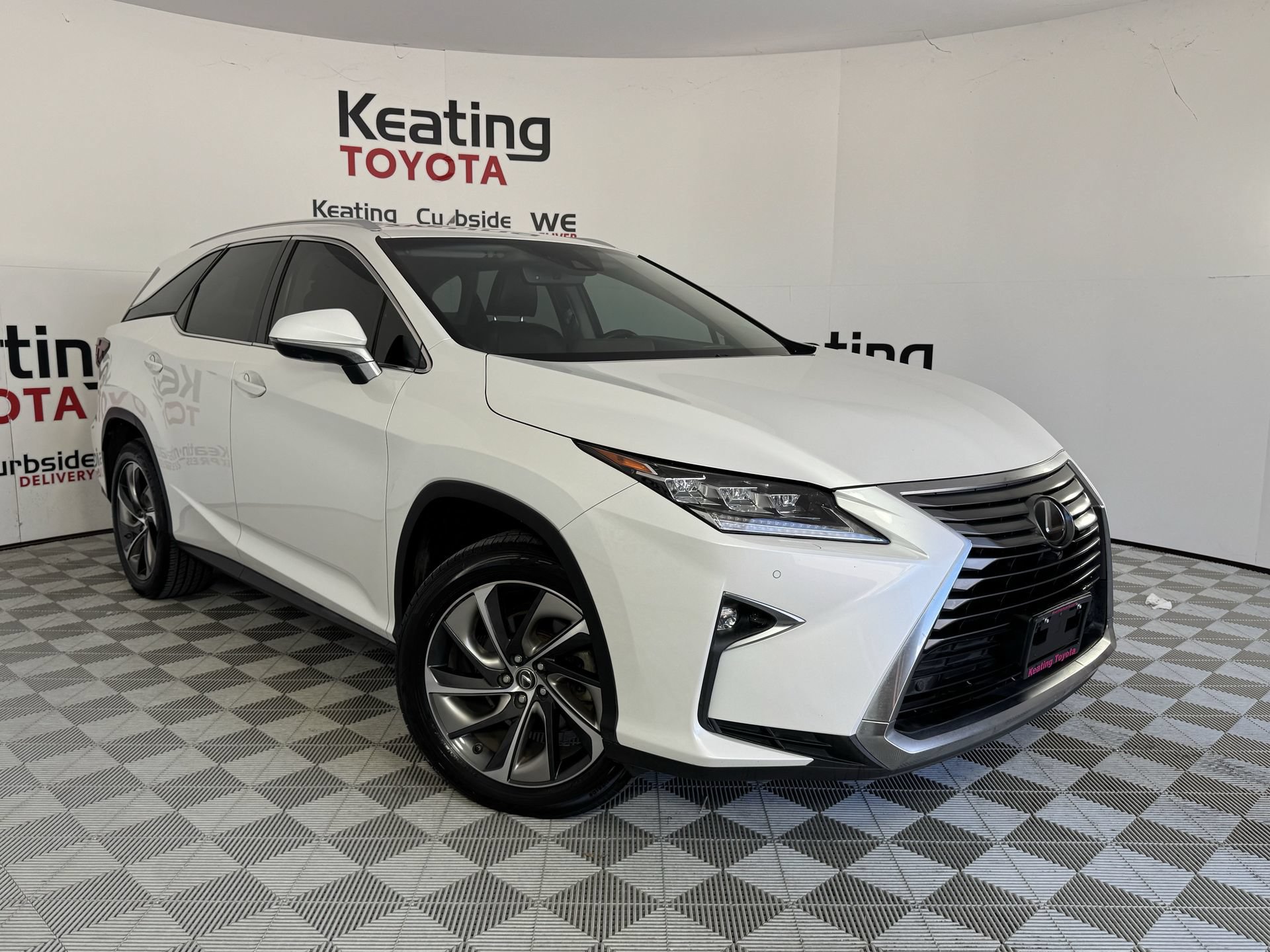 Used 2018 Lexus RX 350L Luxury w/ Accessory Package FWD image 3