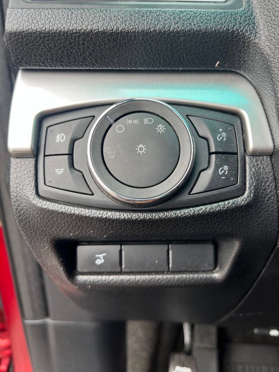Used 2017 Ford Explorer XLT w/ Equipment Group 202A AWD/4WD image 18