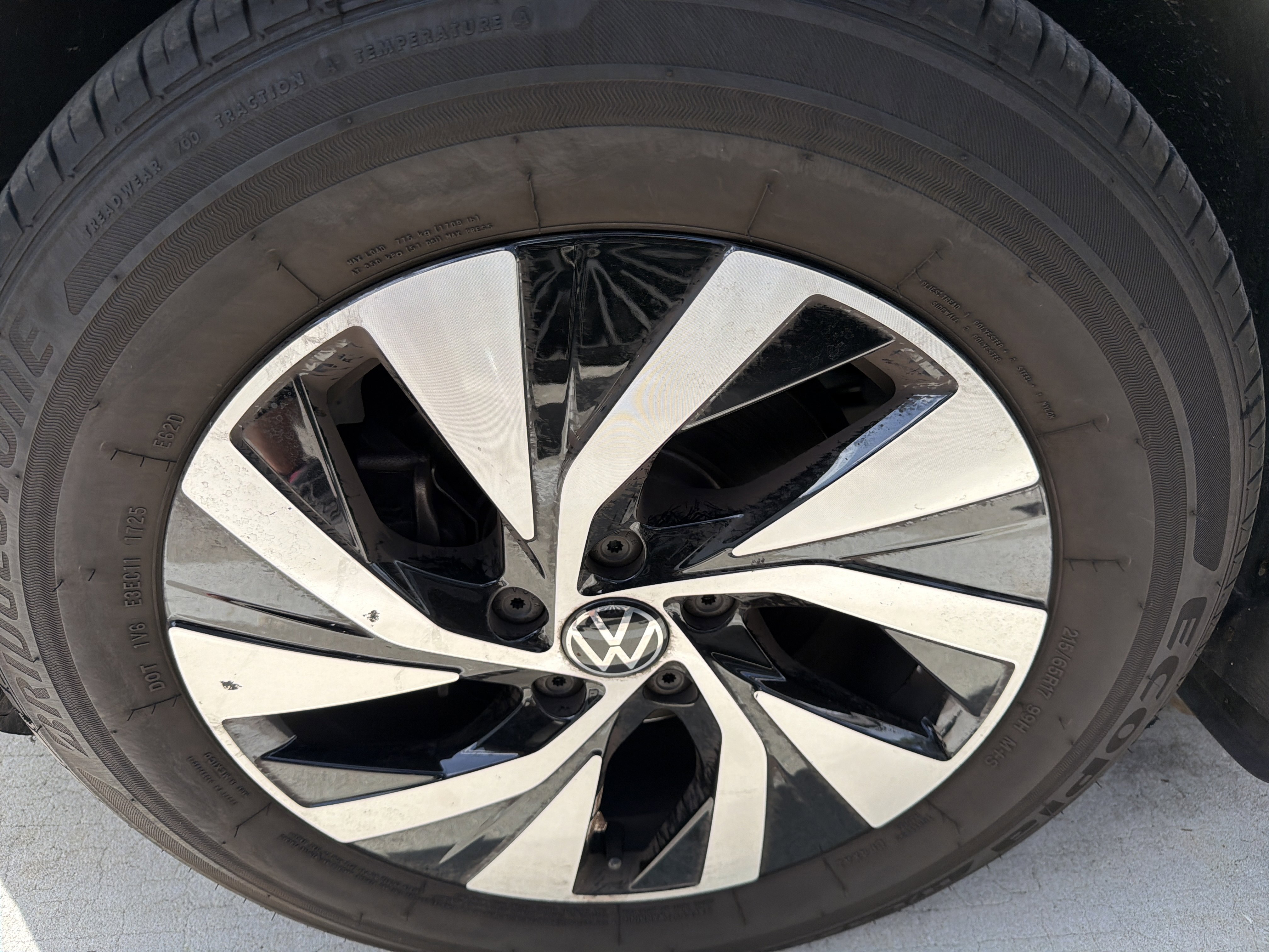 Used 2025 Volkswagen Tiguan S FWD image 4