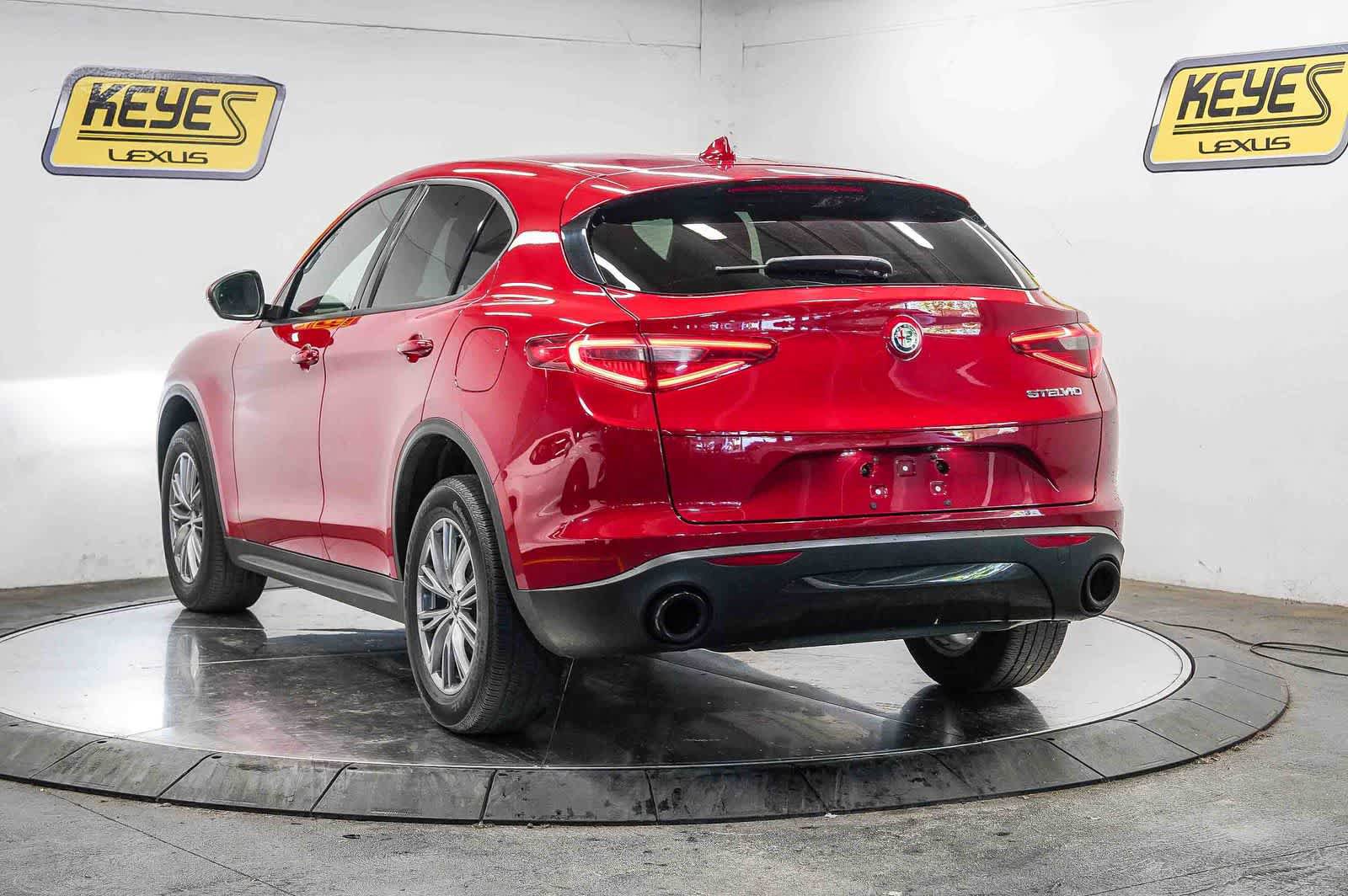 Used 2023 Alfa Romeo Stelvio Sprint RWD image 2