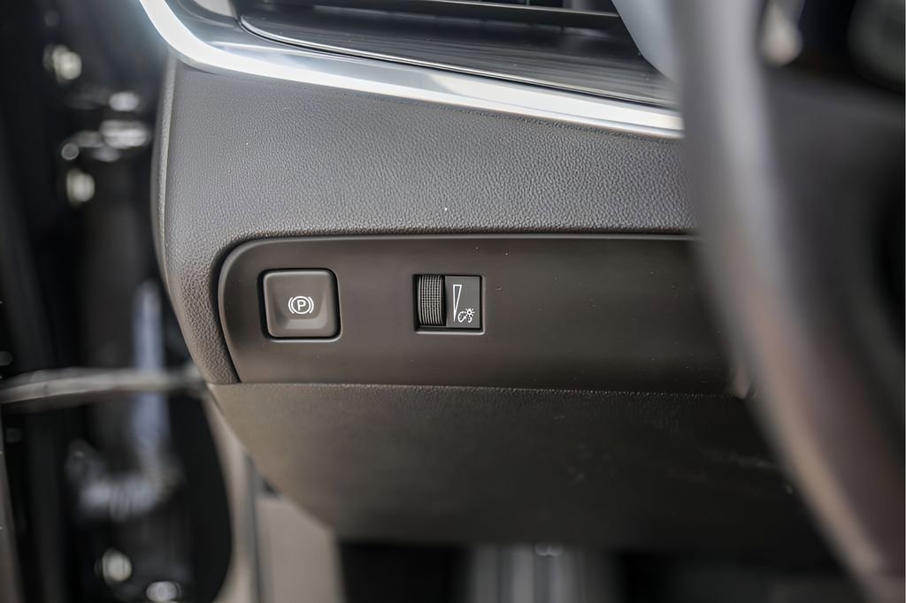 Used 2023 Buick Enclave Essence w/ Sport Touring Edition FWD image 18