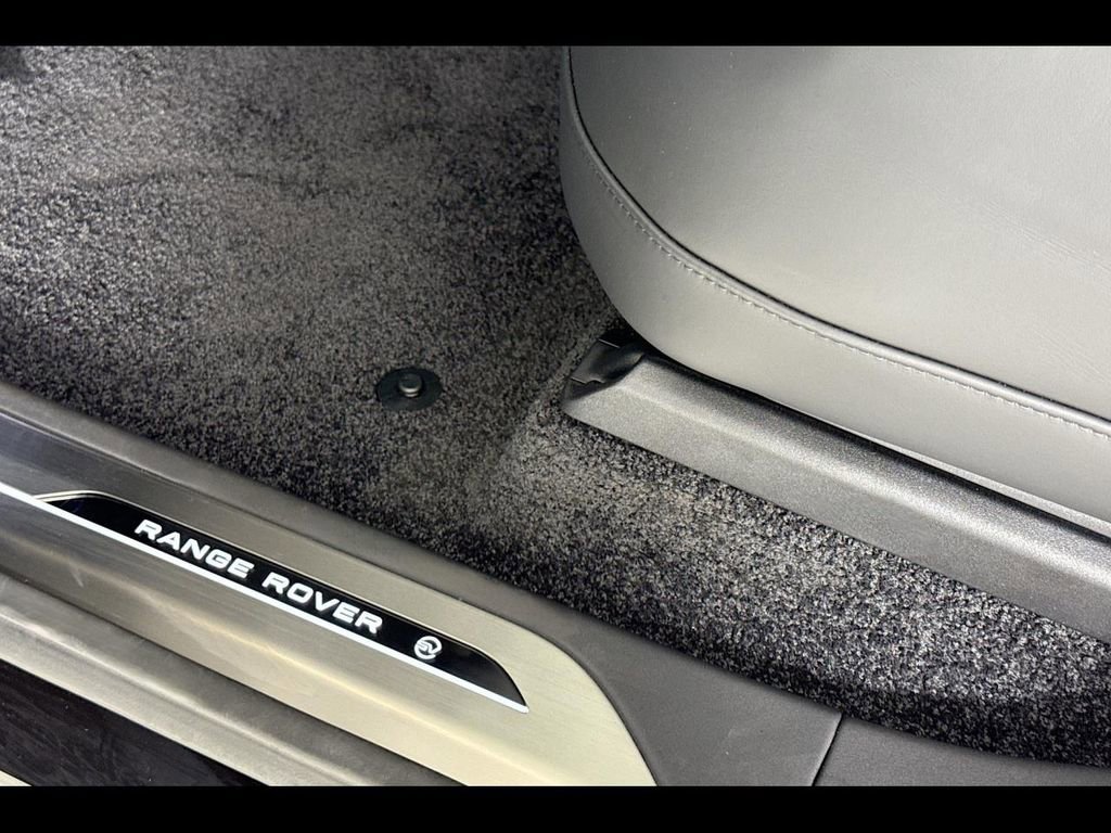 New 2026 Land Rover Range Rover SV image 18